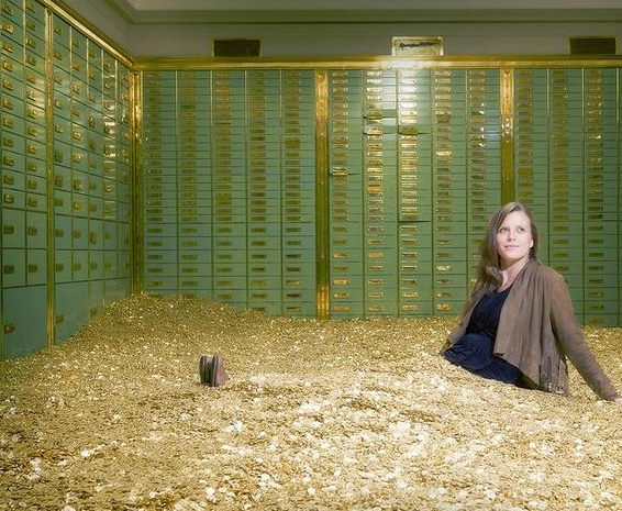 一个主场景在银行金库的电影-求一部外国电影