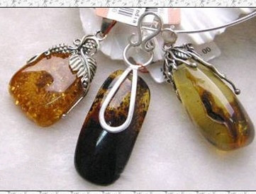 琥珀饰品透明似水晶 光亮如珍珠(图)_环球收藏