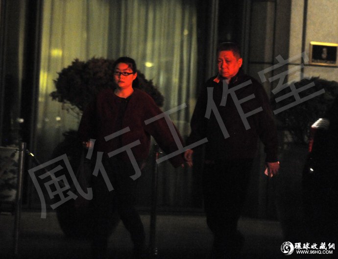 高清大图:收藏家马未都深夜幽会女记者_环球